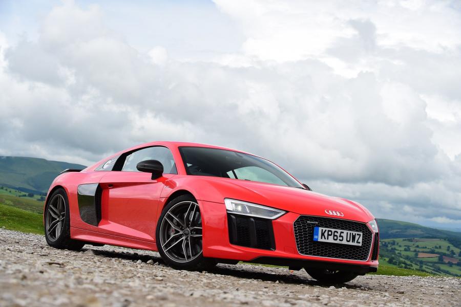  Audi R8 V10 Plus 2015 года  (UK) (фото 21 из 31)